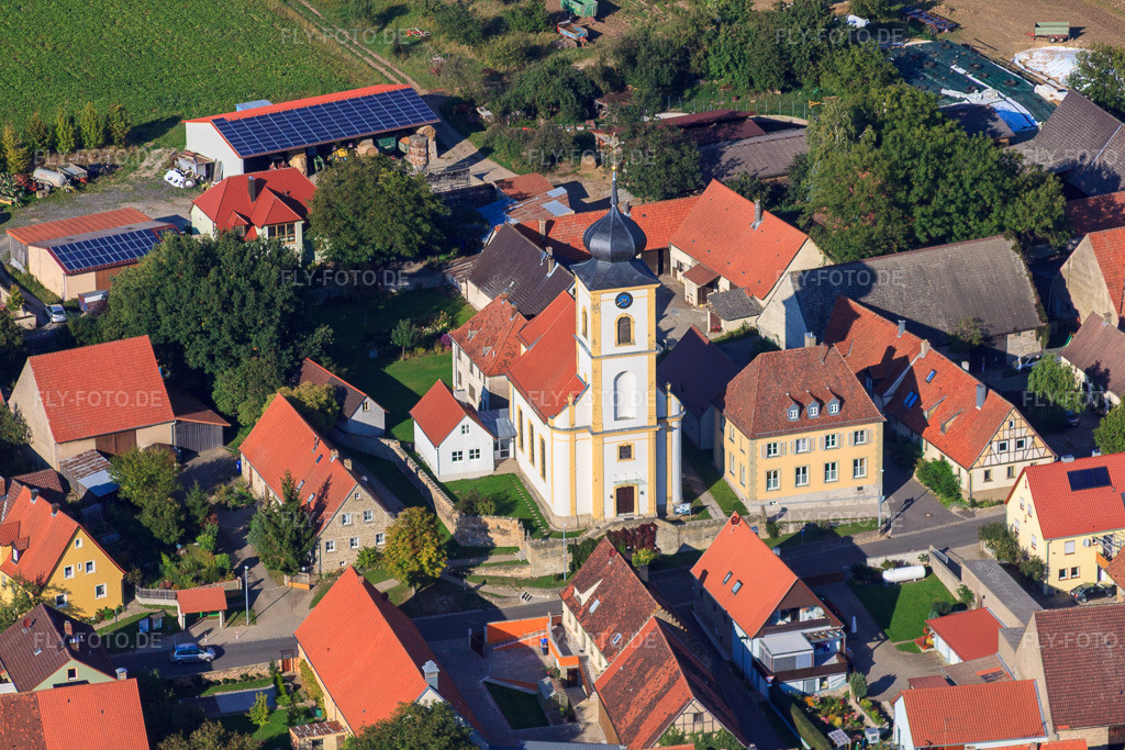 Luftbild: Kirche St. Laurentius im Ortsteil Dornheim in Iphofen im Bundesland Bayern in Deutschland. Foto: IMG_45694-1741.jpg vom 25.09.2011 durch Werner Riehm/FLY-FOTO.deAuflösung des Originals: 4479 x 2986 px