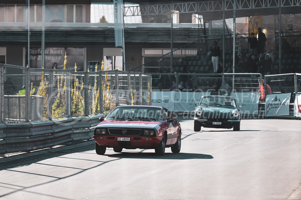 21. Arosa ClassicCar 2025 - 6. =September= 2025 | Remo Müller aus Bennau (SUI) in einem Lancia 137 AS aus dem Jahre 1978 mit Startnummer 216 und Michel Adrian-Richard aus Walde (SUI) in einem Ferrari 365 GTV aus dem Jahre 1969 mit Startnummer 217 am Arosa ClassicCar 2025 in der Kategorie Classic Trophy..@arosaclassiccar, @arosa.official, #arosaclassiccar, #arosa, #76curves, #classiccarBild: Sportfotografie Markus Aeschimann | www.markus-aeschimann.ch - Realisiert mit Pictrs.com