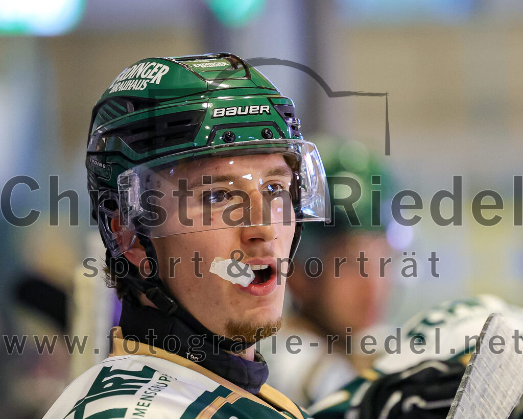 2025-09-14_092_TSV_Erding_gegen_EC_Peiting | Erding, Deutschland, 14.09.2025:Eishockey, Oberliga Süd 2025 / 2026, Testspiel, TSV Erding gegen EC Peiting, Endergebnis: 2:3Björn Salhi (Erding Gladiators, #13)Foto: Christian Riedel / fotografie-riedel.net