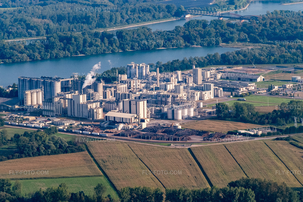 Aerial view: Roquette Frères chemical factory on the banks of the Rhine in Seltz in the state Bas-Rhin, France.Photo: P1000880.jpg taken on 09/15/2014 by Werner Riehm/FLY-FOTO.comResolution of the original: 5472 x 3648 pxRoquette: Turning Nature’s Potential into Life’s Essentials