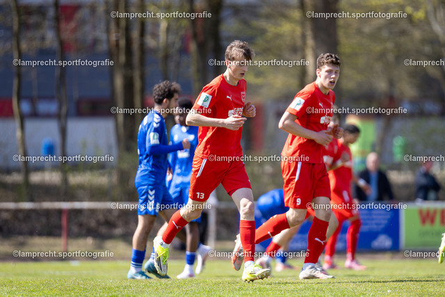 Fußball I Junioren I Saison 2025-2026 I DFB-Nachwuchsliga I 8. Spieltag I JFV Lübeck - 1. FC Magdeburg 138 | Ben Breustedt (13, JFV Lübeck) - Realisiert mit Pictrs.com