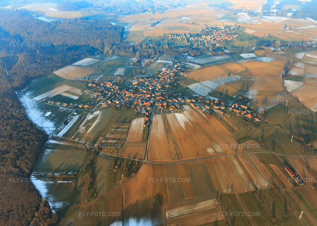 Aerial view: View of the town in winter from the west in Memmelshoffen in the state Bas-Rhin, France. – Photo: IMG_096365.jpg taken on 01/21/2017 by Werner Riehm/FLY-FOTO.com – Resolution of the original: 5102 x 3648 px