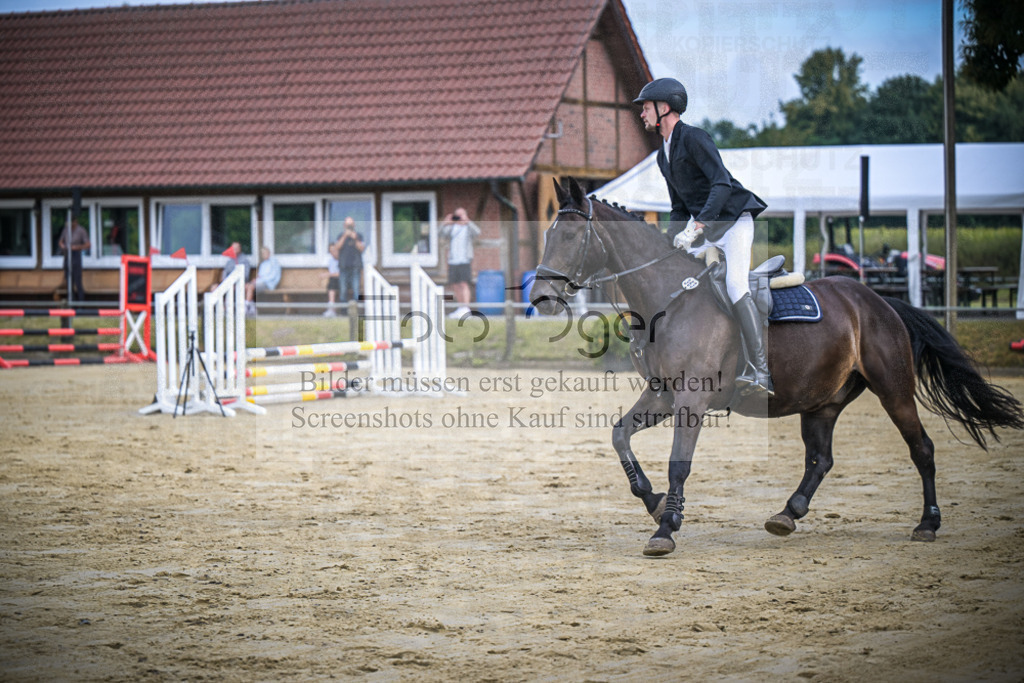 DOS_9999 | Entdecke hochwertige Reitturnierfotos von Foto Oger. Professionell, emotional und authentisch – jetzt Lieblingsmomente im Shop bestellen.Deutschlandweite Turnierfotografie. - Realisiert mit Pictrs.com