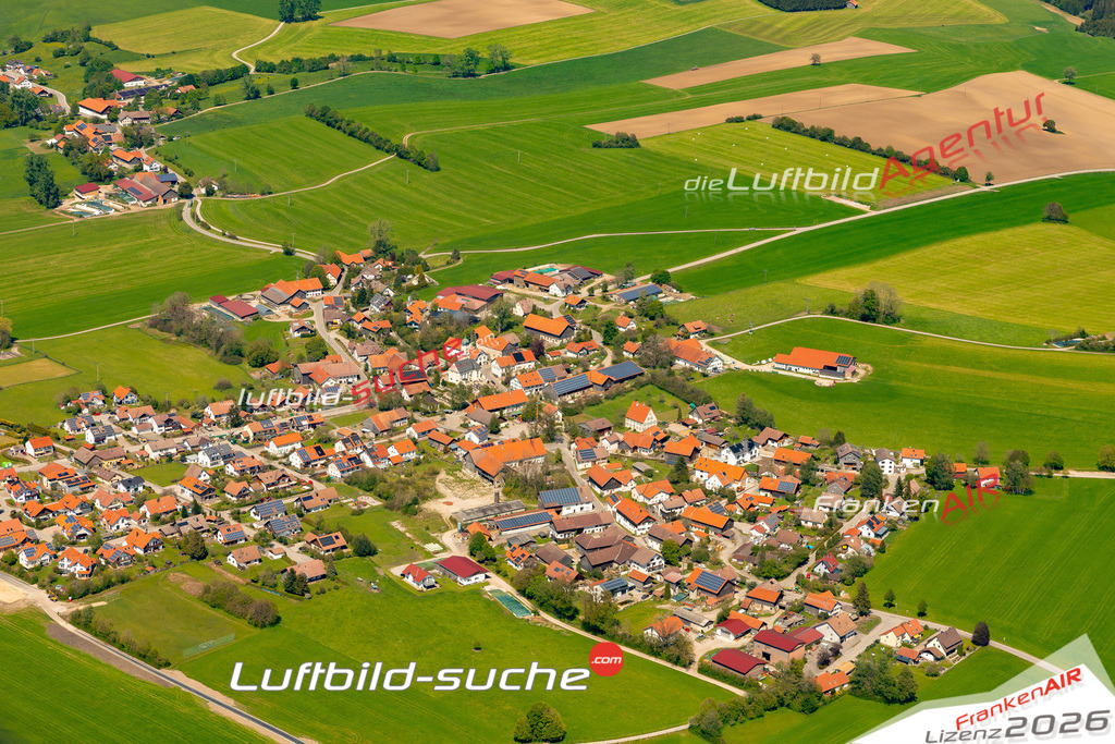Das Luftbild zeigt : Frankenried Mauerstetten - Die Luftaufnahme wurde 2024 vom UL-Flugzeug aus erstellt ( keine Drohne ) - Hochauflösende Luftaufnahme - Für grossformatige Ausdrucke geeignet. Die Geschenkidee !Mit Lizenz und Bildrechte bestellbar