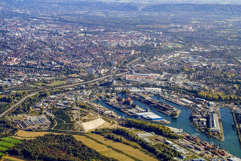Luftbild: Windkraftanlagen auf Müllberg am Rheinhafen im Ortsteil Mühlburg in Karlsruhe im Bundesland Baden-Württemberg in Deutschland. Foto: IMG_8736.jpg vom 14.10.2007 durch Werner Riehm/FLY-FOTO.de