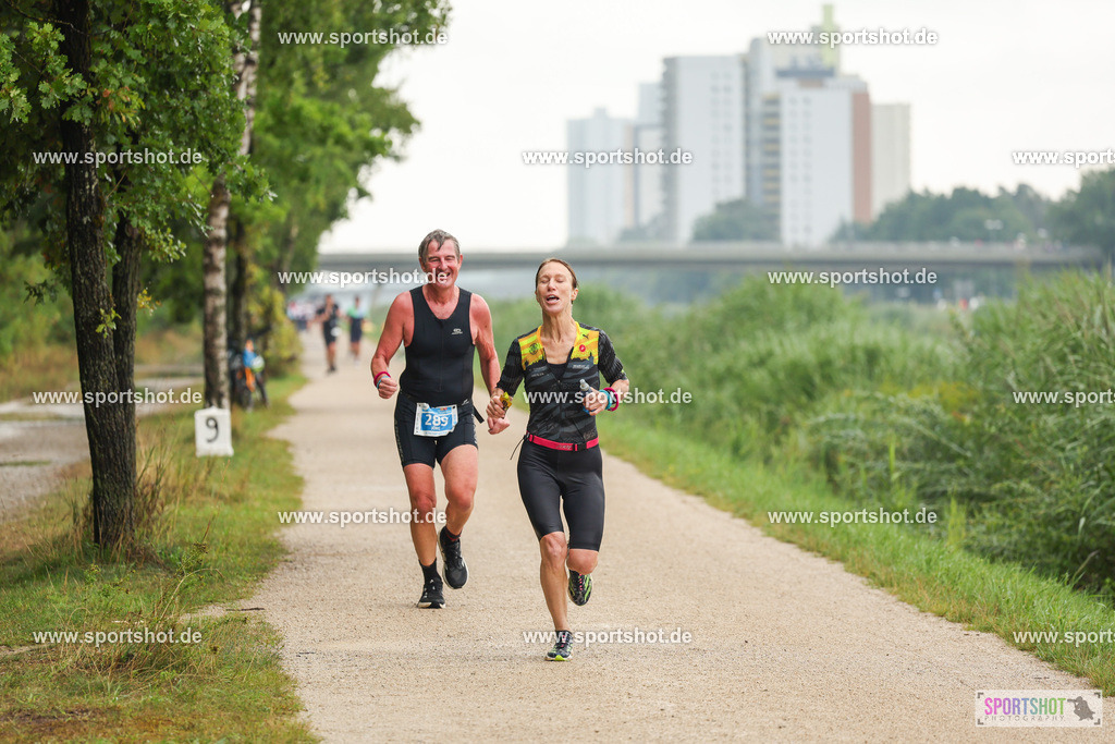 LUR_1875 | 34. M-net Erlanger Triathlon 2025 #erlangertriathlon  #mnettriathlon2025 #mnettriathlon #team #olympischedistanz #mitteldistanz #triathlon #maindonaukanal  #erlangertriathlon2025 #yourpictrs #tv1848 #tv1848erlangen  #triathlonbayern #sportinerlangen #demsportverbunden #sportshot_your_pictrs Copyright: www.sportshot.de