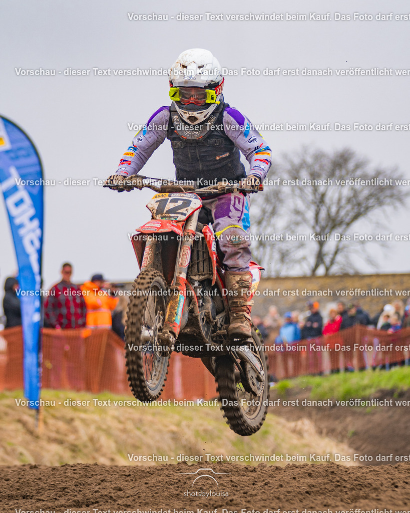 20260412_MCCBensdorf-1254 | Sportfotografin aus Berlin-Brandenburg mit Fokus auf Motocross. Ich halte deine sportliche Leistung und echte Emotionen auf und neben der Strecke professionell fest. Entdecke die Fotos von deinem Rennen und bestelle sie direkt hier im Shop.