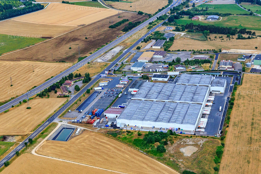Aerial view: Intermarche SA. Logistics platform in Pagny-sur-Meuse in the state Meuse, France. – Photo: IMG_083525.jpg taken on 07/13/2015 by Werner Riehm/FLY-FOTO.com – Resolution of the original: 5472 x 3648 px – WWW.INTERMARCHE.COM