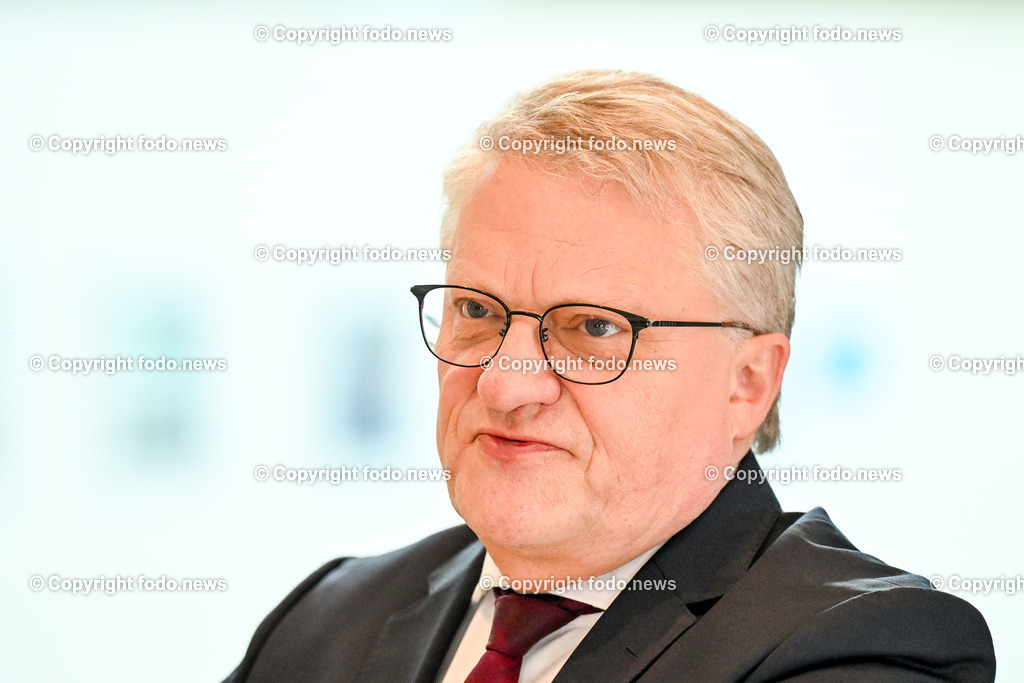 Pressekonferenz LIVA Aufsichtsratssitzung_ 15.04.2024-19 | 15.03.2024, Altes Rathaus Linz, AUT, Pressekonferenz LIVA Aufsichtsratssitzung, im Bild Klaus Luger (SP, Bgm. der Stadt Linz)