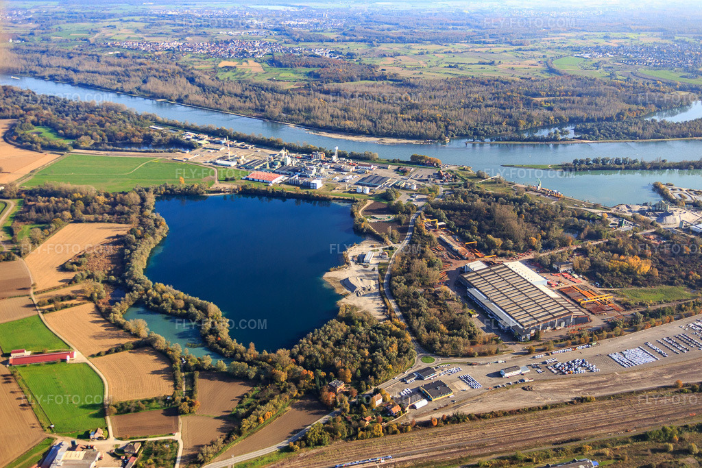 Aerial view: Rt. de Rhin Industrial Estate in Lauterbourg in the state Bas-Rhin, France. – Photo: IMG_075818.jpg taken on 11/02/2014 by Werner Riehm/FLY-FOTO.com – Resolution of the original: 5213 x 3475 px