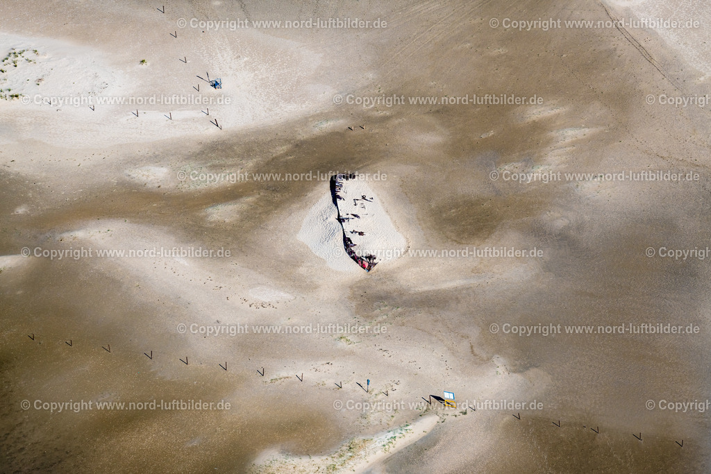 Norderney_Wrack_Eines_Heringslogger_Am_Ostende_ELS_5535050923 | NORDENEY 05.09.2023 Wrack Sandstrand- Landschaft an der Nordsee zur Insel Norderney im Bundesland Niedersachsen. // Wreck Beach landscape on the North Sea to island Norderney in the state Lower Saxony. Foto: Martin Elsen