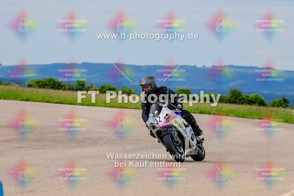 MotoTeam-2464 | Hier findet Ihr Bilder von Touristenfahrten auf der Nürburgring Nordschleife oder von anderen Veranstaltungen die ich besucht habe. Viel Spass beim Durch Schauen 