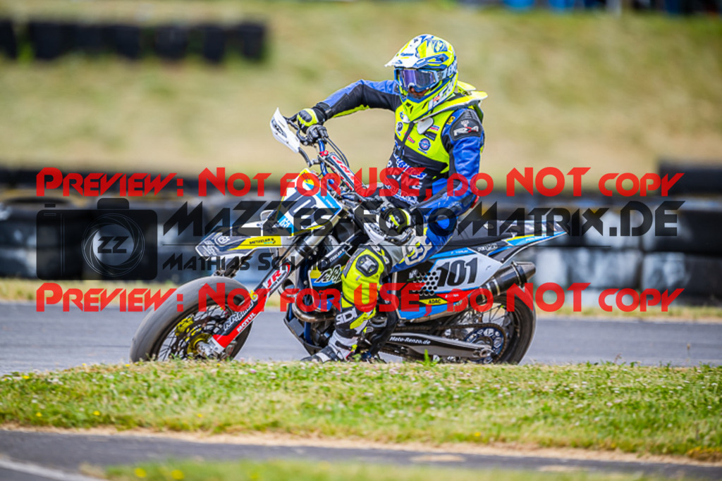 MaZZes_FotoMatrix_220528_0123 | Fotograf Mathias Schmid
Sportfotograf,
Eventfotograf,
Hochzeitsfotograf,
Portraitfotograf