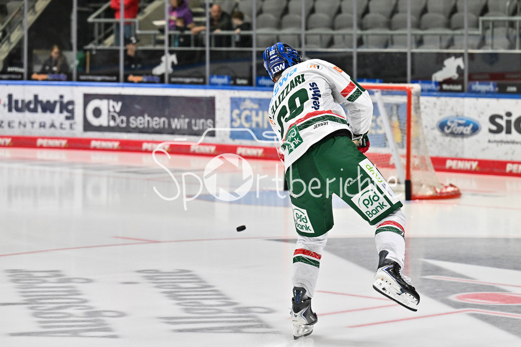 Augsburger Panther - Steinback Black Wings Linz | Im Bild Liron PELLIZZARI (Augsburger Panther 60) beim Einlauf zum Warmup / Einzelfoto / Freisteller / Testspiel: Augsburger Panther - Steinback Black Wings Linz; Curt Frenzel Stadion am 05.09.2025