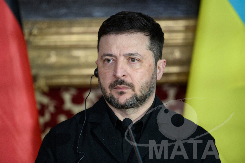 _DWA0374 | Politiker Wolodymyr Selenskyj, Präsident der Ukraine, iwährend eines Pressestatements in der Münchner Residenz vor der Verleihung des Ewald-von-Kleist-Preises.Der diesjährige Ewald-von-Kleist-Preis wird am Rande der Münchner Sicherheitskonferenz 2026 an das ukrainische Volk vergeben. München, 14.02.2026 Bayern Deutschland - Realisiert mit Pictrs.com