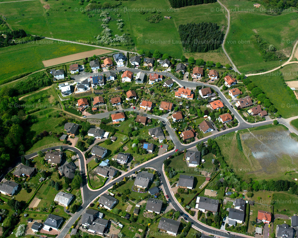 2610357 | OFFENBACH 09.06.2006 Ortsansicht der Straßen und Häuser der Wohngebiete in Offenbach im Bundesland Hessen, Deutschland // Town View of the streets and houses of the residential areas in Offenbach in the state Hesse, Germany Foto: Gerhard Launer