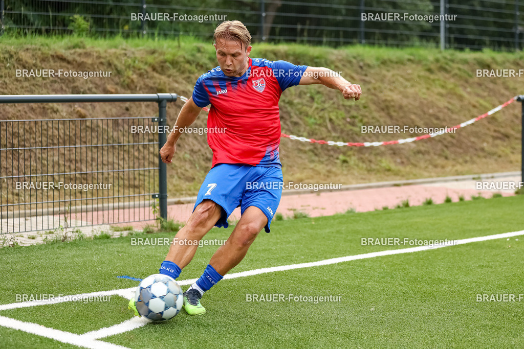 1_KFCWAT_20250723_0030.JPG -  - KFC Uerdingen - SG Wattenscheid 09 - Testspiel | Krefeld, Deutschland, 23.07.25: Alexander Lipinski (KFC Uerdingen) beim Eckstoss waehrend des Testspiel Spiels zwischen KFC Uerdingen - SG Wattenscheid 09 in der Covestro Sportpark am 23. July 2025 in Krefeld, Deutschland. (Foto von Stefan Brauer/Brauer-Fotoagentur)