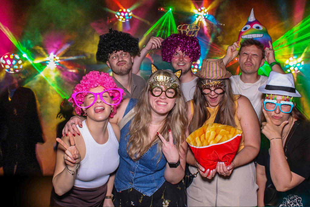 top-top.de-250628-019 | Foto, Video, Fotografie, Videografie, Fotobox, DJ, Discjockey, Musik, Musikbox, Veranstaltung, Photobooth, Amazon, Ebay, Buchtipp, Bestseller, Autor, Verlag, Buch, Wesel, Hamminkeln, NRW, Dinslaken, Rees, Drohne, Hochzeit, Party, Fotobox, Wesel, Fotograf