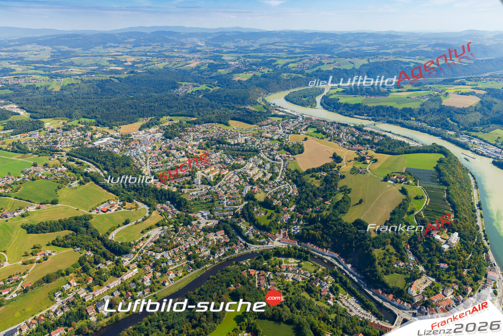 Klassische Luftaufnahme ohne Drohne zeigt:Grubweg bei Passau - Die Luftbildaufnahme wurde 2025 vom UL-Flugzeug heraus erstellt ( keine Drohne ) - Hochauflösende Luftaufnahme -Nicht vergleichbar mit Google Maps oder Satelittenbilder- Die Geschenkidee !Mit Lizenz und Bildrechte bestellbar