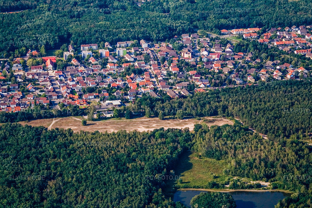 Luftbild: Stadtansicht am Entenweiher von Süden in Birkenheide im Bundesland Rheinland-Pfalz in Deutschland. Foto: IMG_12681.jpg vom 17.08.2008 durch Werner Riehm/FLY-FOTO.de
