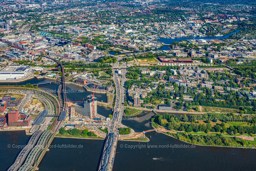 Hamburg_Rothenburgsort_ELS_8222200925 | HAMBURG 19.09.2025 Brückenbauwerk entlang der Veddeler Brückenstraße über der Elbe im Ortsteil Rothenburgsort in Hamburg, Deutschland. // Bridge structure along Veddeler Brueckenstrasse over the Elbe in the Rothenburgsort district of Hamburg, Germany. Foto: Martin Elsen