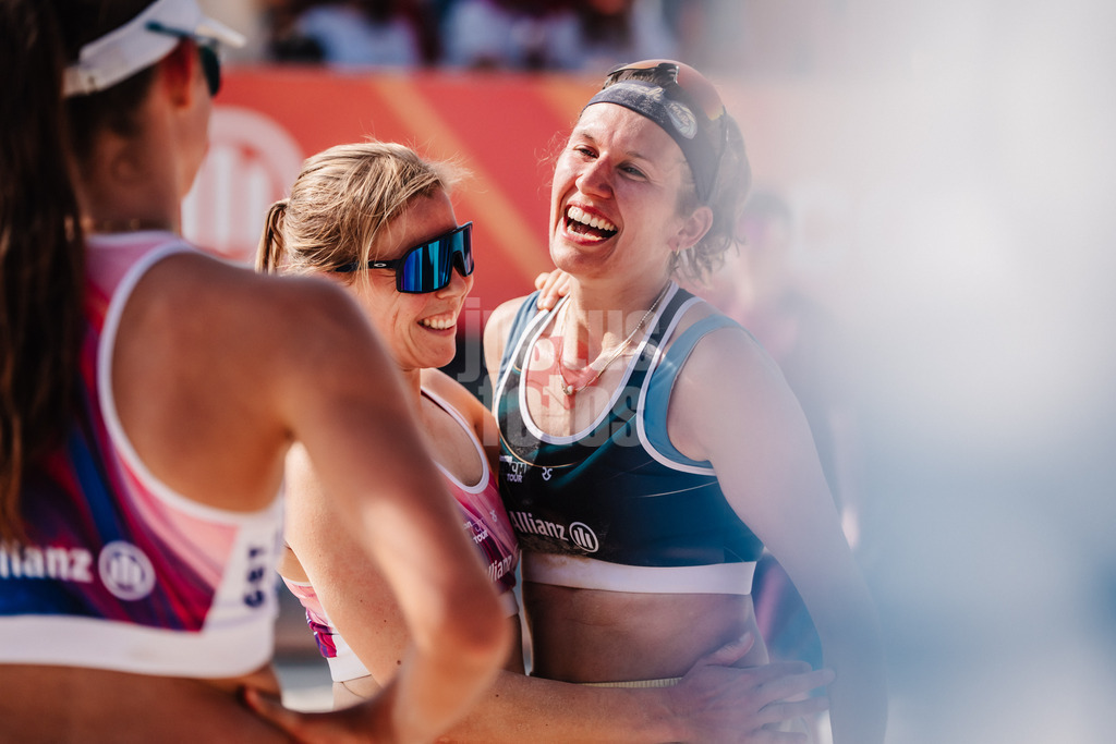 Beachvolleyball | Frauen | Allianz German Beach Tour 2025 | Tourstop Bremen | 14.06.2025 | v.l. Nina Interwies und Larissa Claassen nach dem Spiel