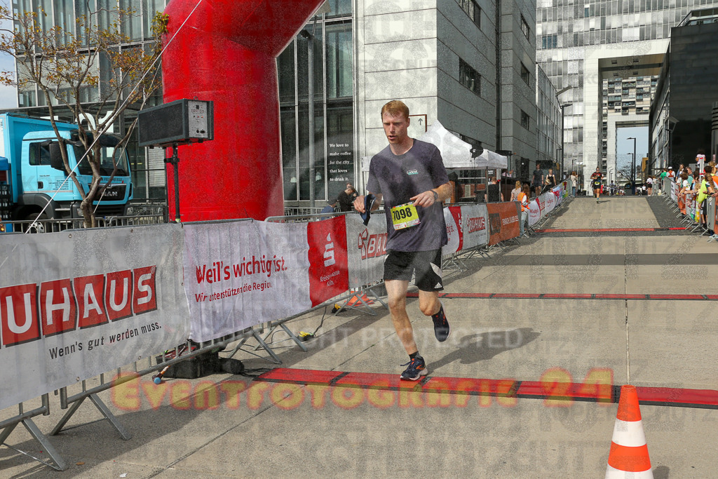 250920_1327_EX1_4643 | Sportfotografie im Rhein-Sieg Kreis, Köln, Bonn, NRW, Rheinland Pfalz, Hessen, etc. Unser Tätigkeitsfeld umfasst den Laufsport vom Volkslauf über den Marathon, Duathlon, Triathon bis zum Ultralauf wie Kölnpfad Ultra oder Schindertrail.