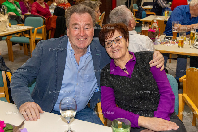 Ball der älteren Generation | Bildershop von pixelworld.at - Realisiert mit Pictrs.com