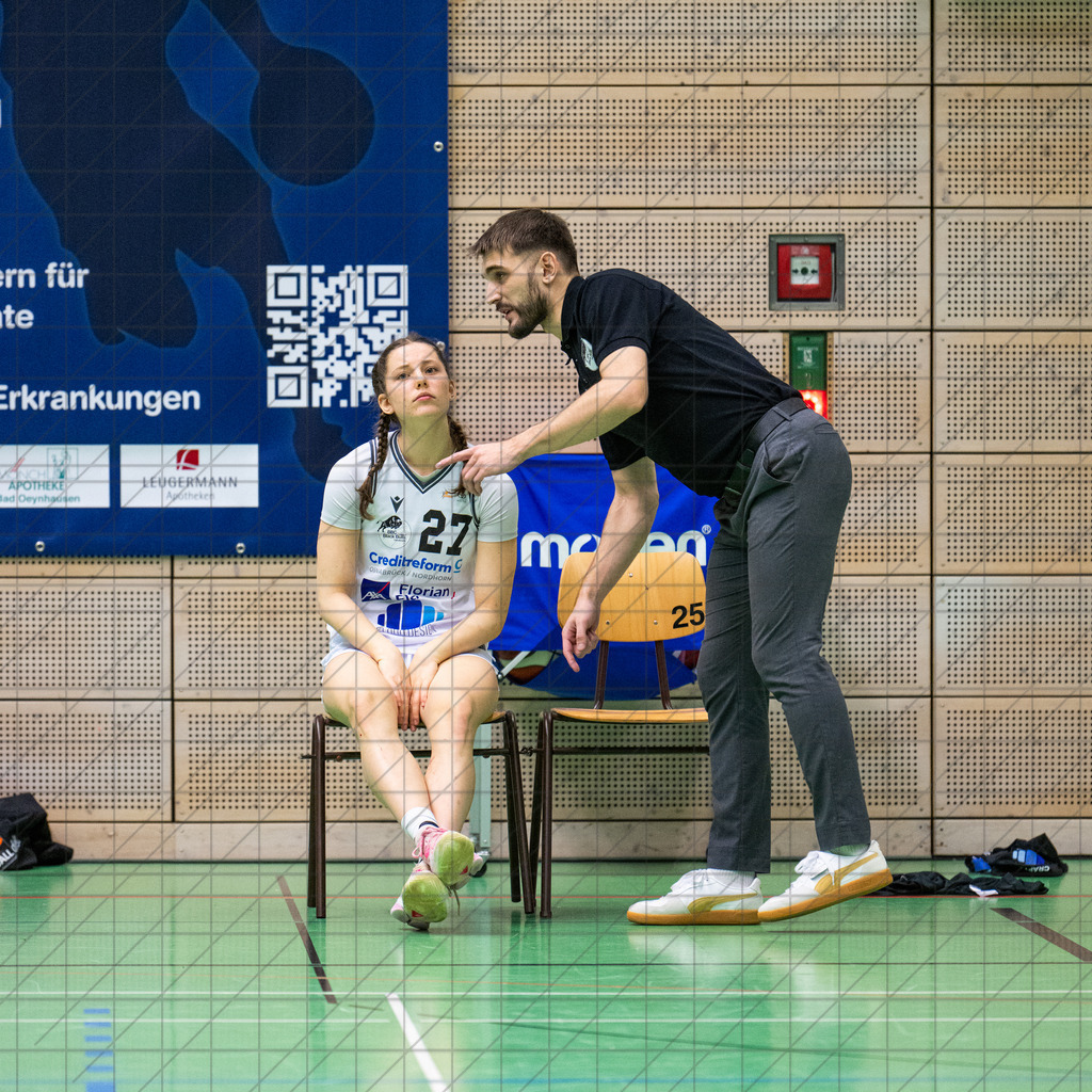 2. DBBL Nord 25/26 | Spieltag 10 | BBC Osnabrück vs. Hürther BC | //  07.12.25: 2. DBBL Nord 25/26 | Spieltag 10 | BBC Osnabrück vs. Hürther BC / Osnabrück / Deutschland  //   CREDIT:www.bullenfotos.de, Martin König, Hörner Weg 40, D-49078 Osnabrück, +4917663732967 // Nutzung und Weitergabe nur zu den vereinbarten Zwecken. Presseanfragen an Ersteller. Alle Rechte beim Ersteller. Honorierung nach MFM. - Realisiert mit Pictrs.com