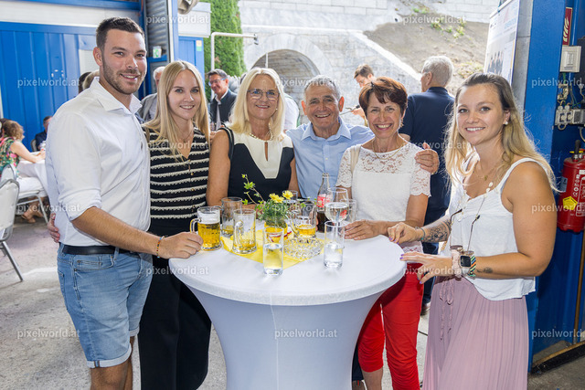 Verleihung des Kärntner Landeswappen an die Firma EFG | Bildershop von pixelworld.at - Realisiert mit Pictrs.com