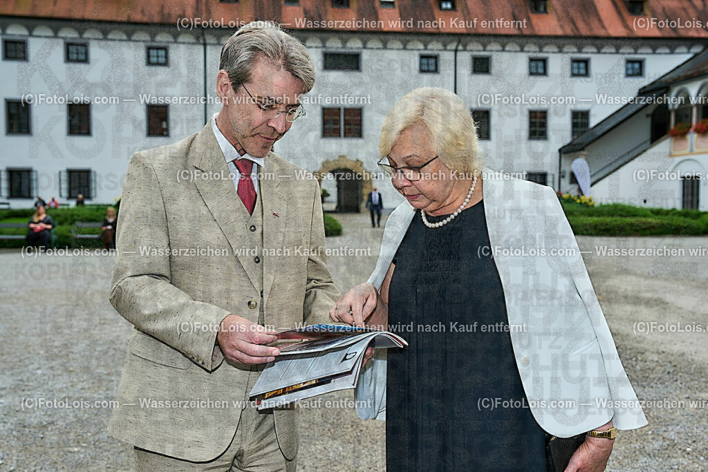 ALP0079_XXXIX_Chopin-Festival_Stadler-MankaSzulik | (C)FotoLois.com, Alois Spandl, XXXIX. internationales CHOPIN-Festival in der Kartause Gaming, Eröffnung des Festivals mit Einmarsch der Goldhaubengruppe Lackenhof mit der Musikkapelle Gaming sowie den Ehrengästen und Eröffnungsansprachen in der Barockbibliothek, Fr 4. August 2023.