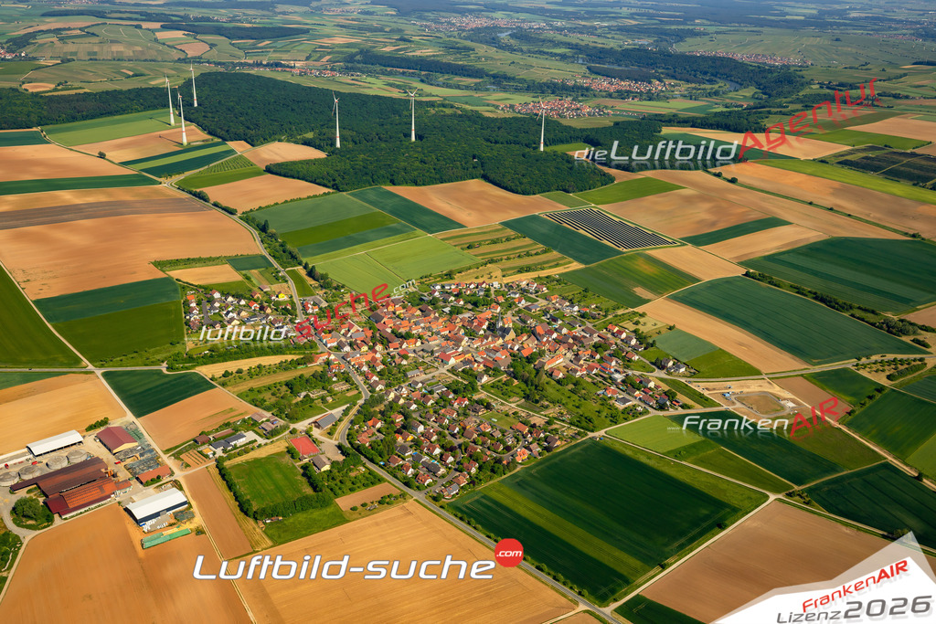 Das Luftbild zeigt Dipbach Bergtheim - Die Luftaufnahme wurde 2023 vom UL-Flugzeug aus erstellt ( keine Drohne ) - Hochauflösende Luftaufnahme - Für grossformatige Ausdrucke geeignet. Die Geschenkidee !Mit Lizenz und Bildrechte bestellbar