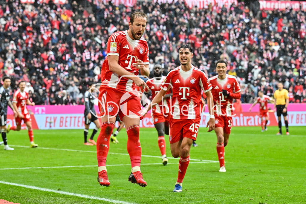 FC Bayern München - Eintracht Frankfurt | MUNICH, GERMANY - 21. FEBRUARY: Jubel der Hausherren nach dem Treffer zum 2-0 durch Harry KANE (FC Bayern Munich 9) / Tor / Torschuetze / Freude / Happy während dem Bundesligamatch zwischen dem FC Bayern München und der SG Eintracht Frankfurt am 23. Spieltag in der Allianz Arena / DFL REGULATIONS PROHIBIT ANY USE OF PHOTOGRAPHS AS IMAGE SEQUENCES AND/OR QUASI-VIDEO / Aleksandar PAVLOVIC (FC Bayern Munich 45)