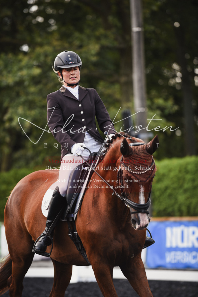 DSC_3987 | Pferde- und Turnierfotografie in Westsachsen. Pferdeportraits, Auftragszeichnungen und intuitive Kunst.