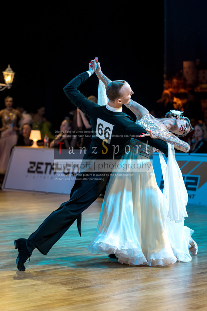 20251214_Baltic-Trophy_2637-2 | Tanzsportbilder, Standardtanz, Lateintanz, WDSF, DTV, LTVB, dancecomp, goc, hessen tanzt, blaues band der spree, walzer, tango, wiener walzer, slowfox, quickstepp, samba, rumba, cha-cha-cha, paso doble. jive, hd-kroft photography, turniertanzsport