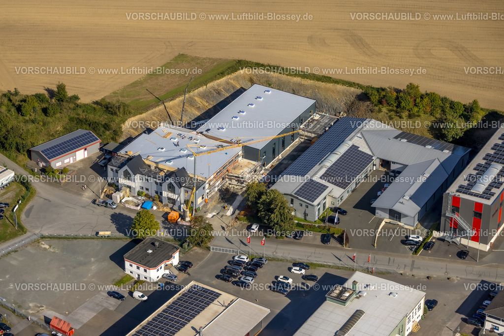 Schmallenberg230910792 | Luftbild, Gewerbegebiet Lake II, Audiotec Fischer mit Solardach, Baustelle und Neubau, Hünegräben, Schmallenberg, Sauerland, Nordrhein-Westfalen, Deutschland