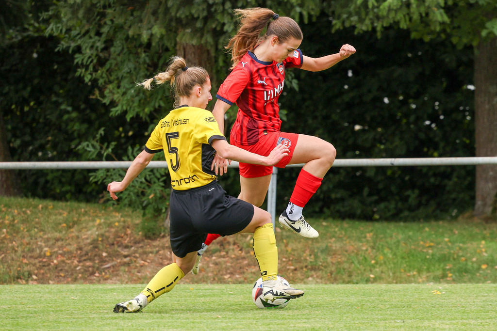 Fußball I FRAUEN I Saison 2025-2026 I Freundschaftsspiel I SGM Ebnat-Waldhausen - 1FC Heidenheim 1846 2 I_250823_2068 | Fotopresso – Sportfotografie in Heidenheim & Umgebung. Professionelle Sportfotografie für unvergessliche Momente. Dynamische Action-Shots, emotionale Szenen & hochwertige Bilder. - Realisiert mit Pictrs.com