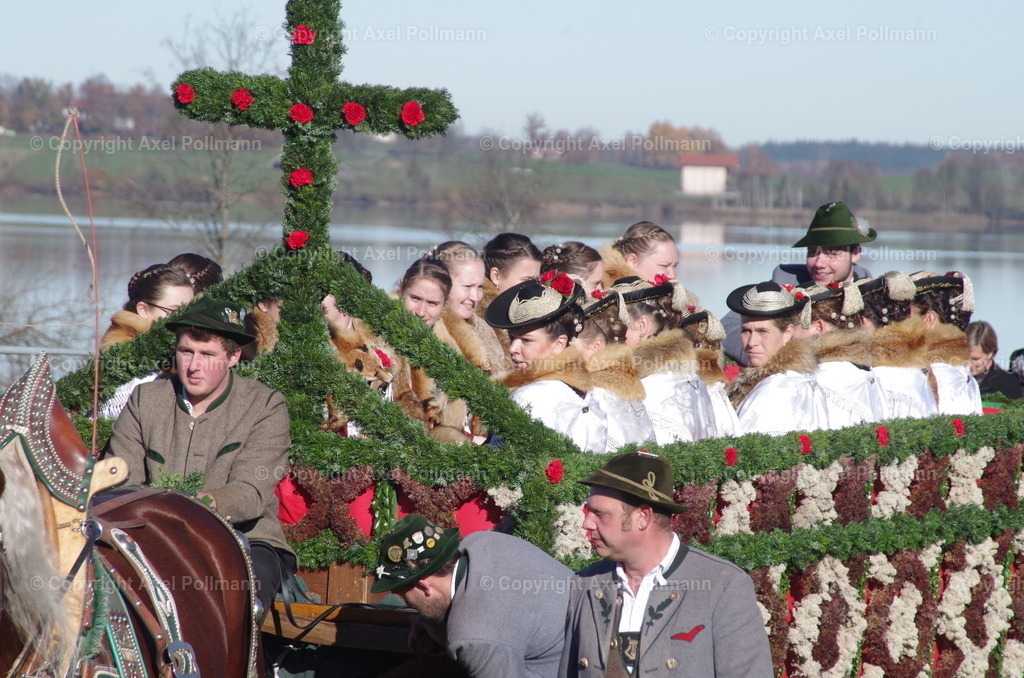 IMGP7599 | fotografiert von Axel PollmannLeonhardi Wallfahrt Benediktbeuern und Murnau, Fronleichnam, Fasching, Landschaft im Loisachtal und Benediktbeuern  - Realisiert mit Pictrs.com