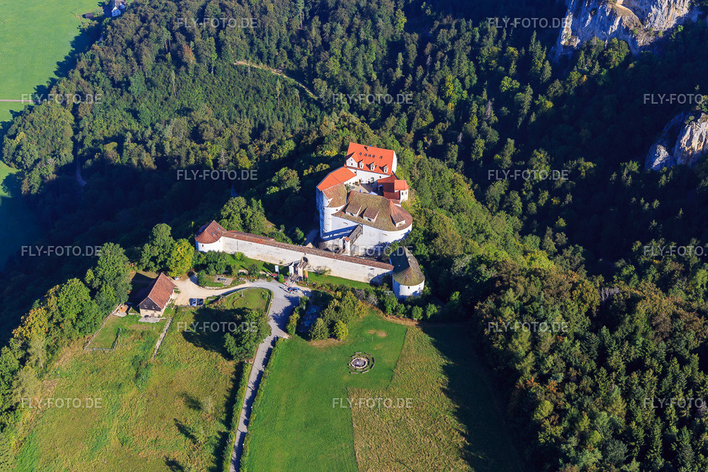 DJH Jugendherberge Burg Wildenstein https://www.jugendherberge.de/jugendherbergen/leibertingen-wildenstein/ | Luftbild: DJH Jugendherberge Burg Wildenstein https://www.jugendherberge.de/jugendherbergen/leibertingen-wildenstein/ in Leibertingen im Bundesland Baden-Württemberg in Deutschland. Foto: IMG_094241.jpg vom 27.08.2016 durch Werner Riehm/FLY-FOTO.de - Realisiert mit Pictrs.com