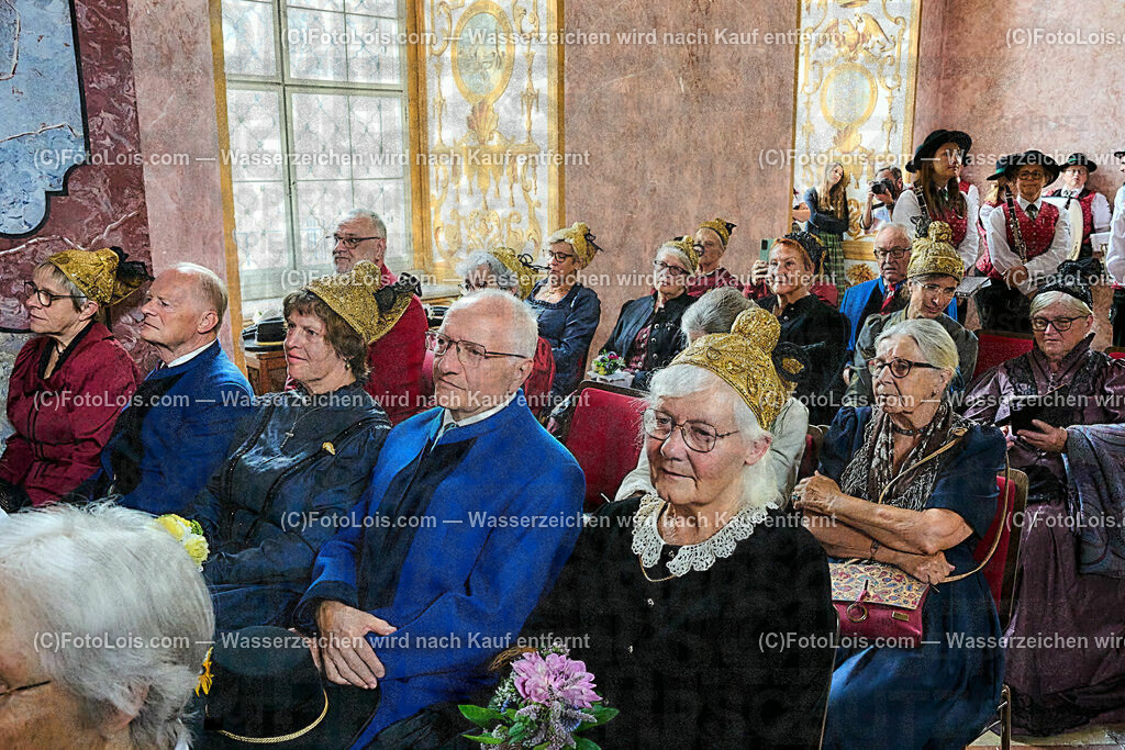 ALP0151_XXXIX_Chopin-Festival_Eroeffnung_Goldhaubengruppe Lackenhof | (C)FotoLois.com, Alois Spandl, XXXIX. internationales CHOPIN-Festival in der Kartause Gaming, Eröffnung des Festivals mit Einmarsch der Goldhaubengruppe Lackenhof mit der Musikkapelle Gaming sowie den Ehrengästen und Eröffnungsansprachen in der Barockbibliothek, Fr 4. August 2023.
