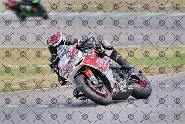 26bt05-1817 | markuskiefer.com - Realisiert mit Pictrs.com