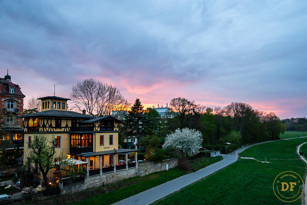 Villa Marie am Blauen Wunder im Abendlicht - 9865 | Villa Marie am Blauen Wunder im Abendlicht - 9865 - Ohne Hochwasser Wasserzeichen ist nach Kauf entfernt