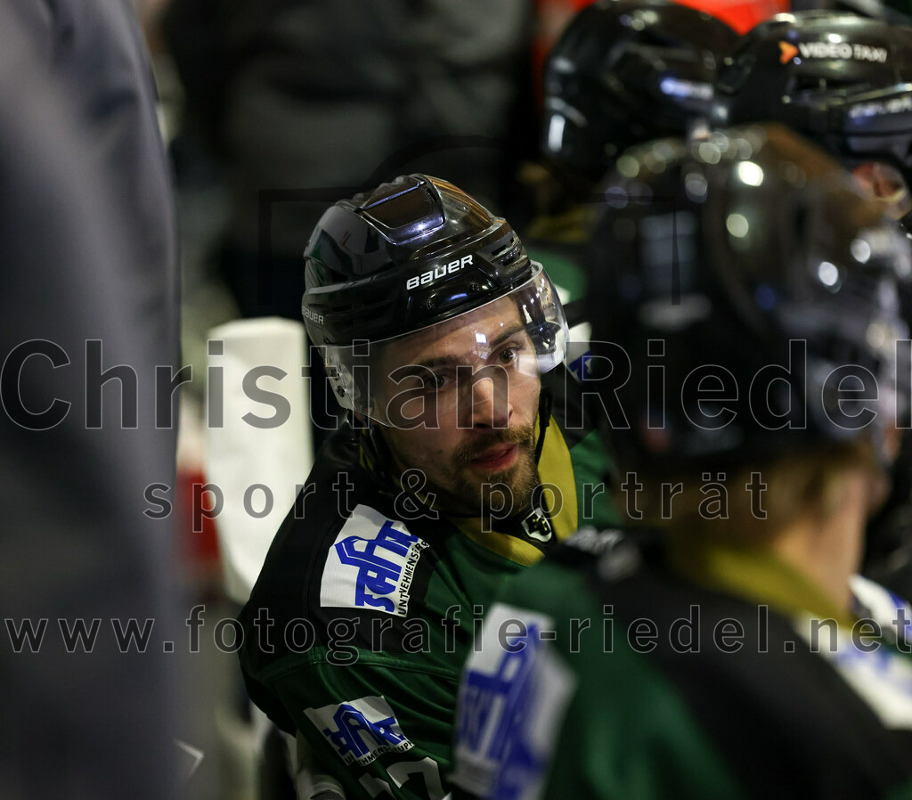 2022-11-04_088_Eishockey_TSV_Erding_gegen_TSV_Peissenberg | Erding, Deutschland, 04.11.2022:
Eishockey, Bayernliga 2022 / 2023, 10. Spieltag, TSV Erding gegen TSV Peißenberg, Endergebnis: 4:3

Philipp Michl (Erding Gladiators, #77)

Foto: Christian Riedel / fotografie-riedel.net