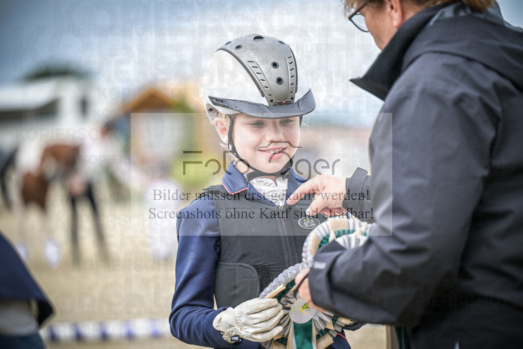 DOS_0427 | Entdecke hochwertige Reitturnierfotos von Foto Oger. Professionell, emotional und authentisch – jetzt Lieblingsmomente im Shop bestellen.Deutschlandweite Turnierfotografie. - Realisiert mit Pictrs.com