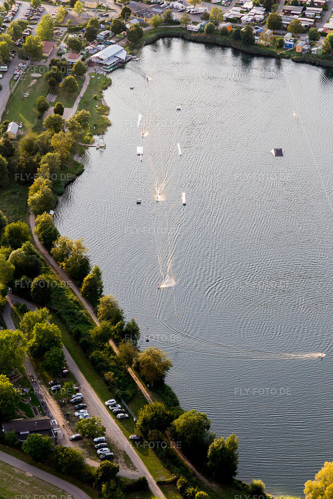 Luftbild: Sankt Leon, St. Leoner See, Wasserskianlage im Ortsteil Sankt Leon in St. Leon-Rot im Bundesland Baden-Württemberg in Deutschland. Foto: IMG_102512.jpg vom 24.08.2017 durch Werner Riehm/FLY-FOTO.de