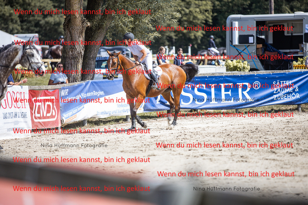 BK1A6440 | Turnierbilder Turnierfotos Nina Hüffmann Turnierfotografie Pferdefotografie Tierzeichnung Haustierzeichnung Pferdezeichnung Hundezeichnung Videograf  - Realisiert mit Pictrs.com