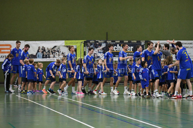 SSG Metten :  SG Moosburg   | Einmarsch der SSG Metten mit den Einlaufkindern - Realisiert mit Pictrs.com