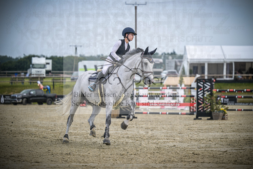 DOS_1163 | Entdecke hochwertige Reitturnierfotos von Foto Oger. Professionell, emotional und authentisch – jetzt Lieblingsmomente im Shop bestellen.Deutschlandweite Turnierfotografie. - Realisiert mit Pictrs.com