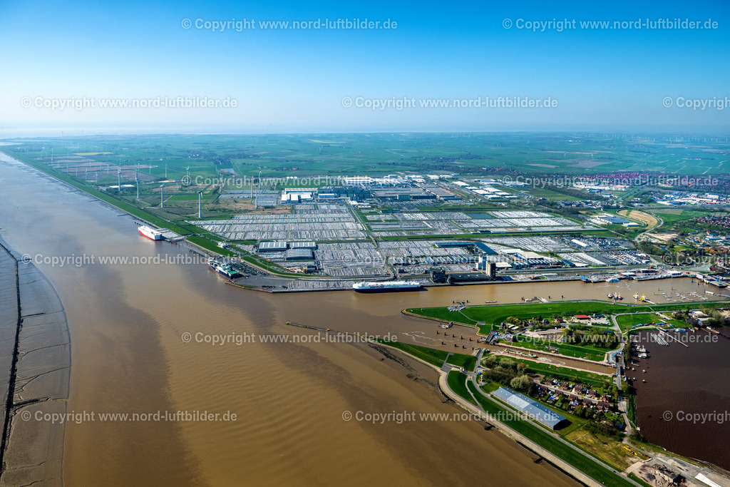 Emden_VW_Volkswagen_Werk_ELS_9555170423 | EMDEN 17.04.2023 Gebäude und Produktionshallen auf dem Fahrzeugbau- Werksgelände der Volkswagen AG in Emden im Bundesland Niedersachsen, Deutschland. Weiterführende Informationen bei: VOLKSWAGEN AG. // Buildings and production halls on the vehicle construction site of Volkswagen AG in Emden in the state Lower Saxony, Germany. Further information at: VOLKSWAGEN AG. Foto: Martin Elsen