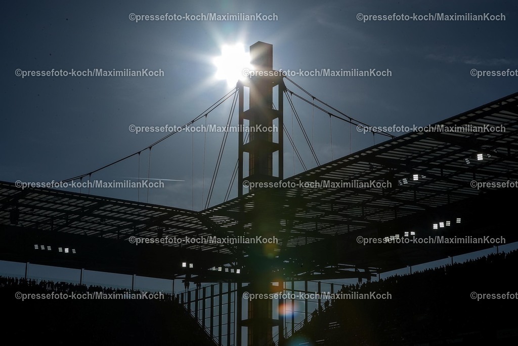 1FC23022502186 | 23.02.2025, Fußball, 1. FC Köln - Fortuna Düsseldorf, 2.. Fußball Bundesliga, 23. Spieltag, RheinEnergie-STADION, Saison 2024 2025: Gegenlichtaufnahme Gegenlicht Innenansicht Sonne Eckpfeiler Stadionimpression Backlight Feature Symbolbild Symbolfoto ArchitekturDFB regulations prohibit any use of photographs as image sequences and or quasi-video.